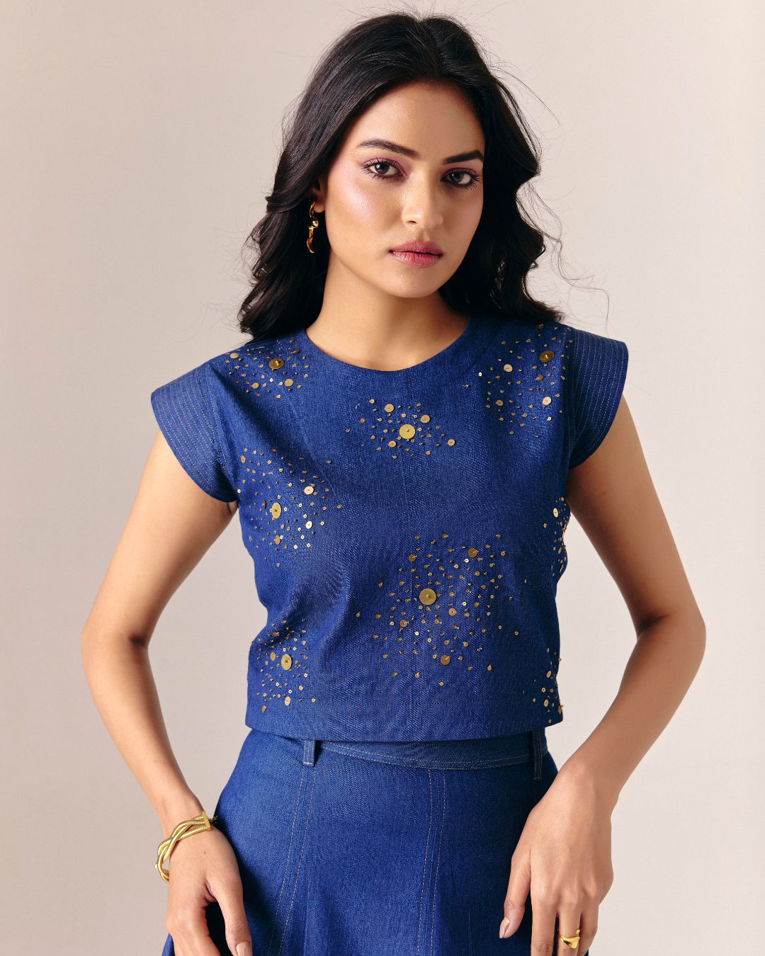 GILDED DENIM TOP WITH FLOW DENIM KIRT