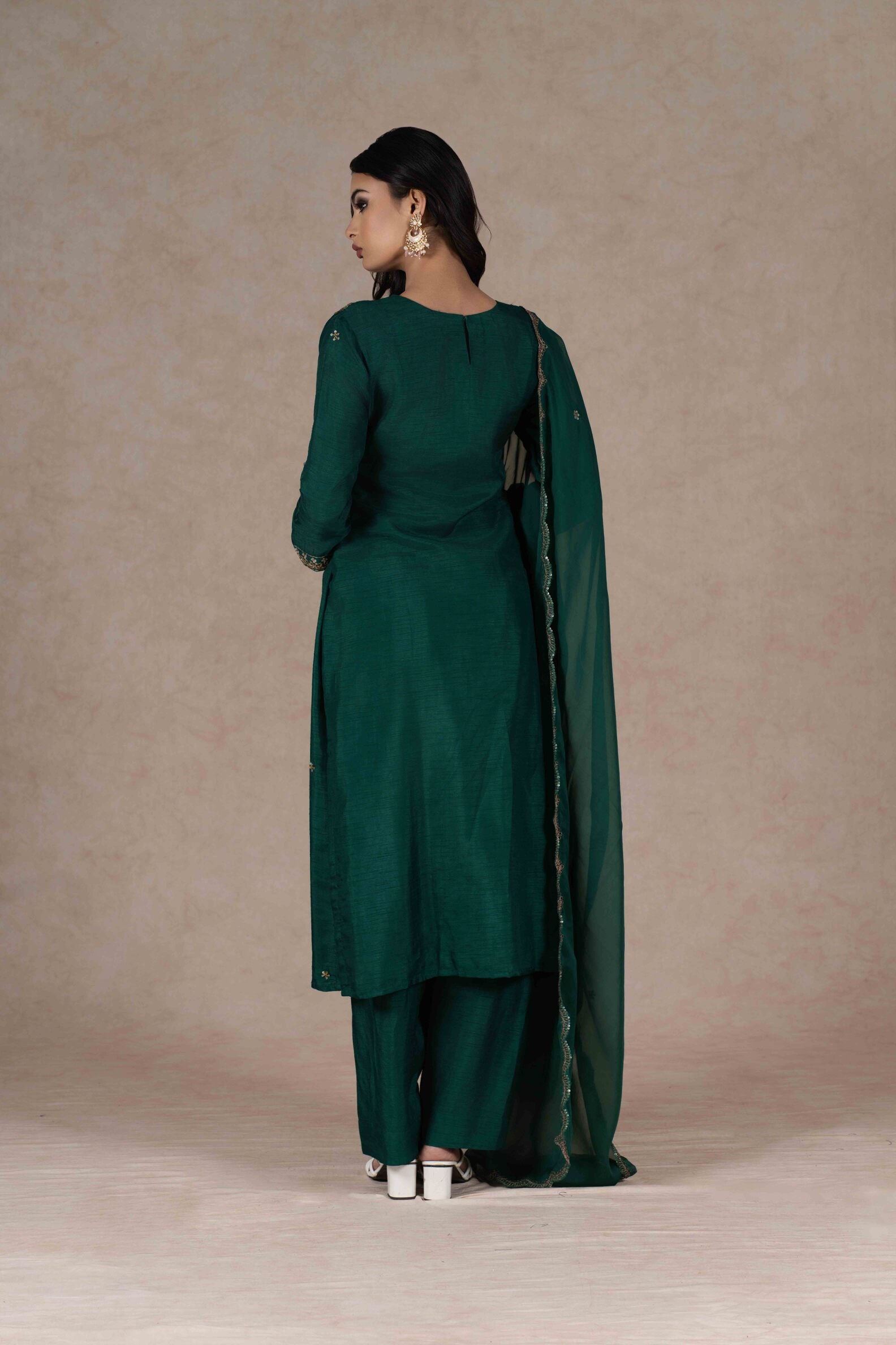 Calf-length green kurta with a straight hem, showing the refined finish and lightweight fabric for all-day comfort.