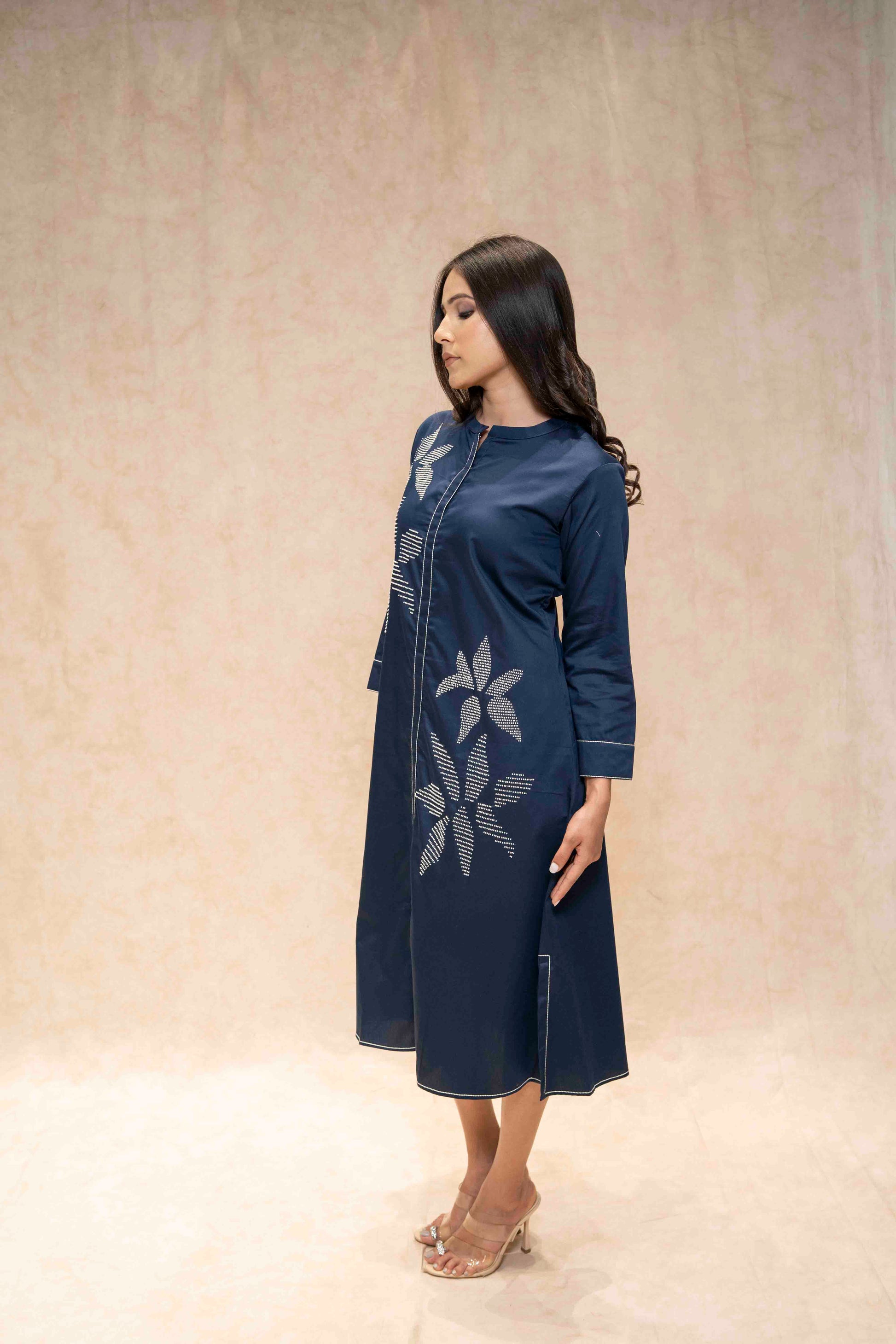 Navy blue midi kurta with elegant floral embroidery
